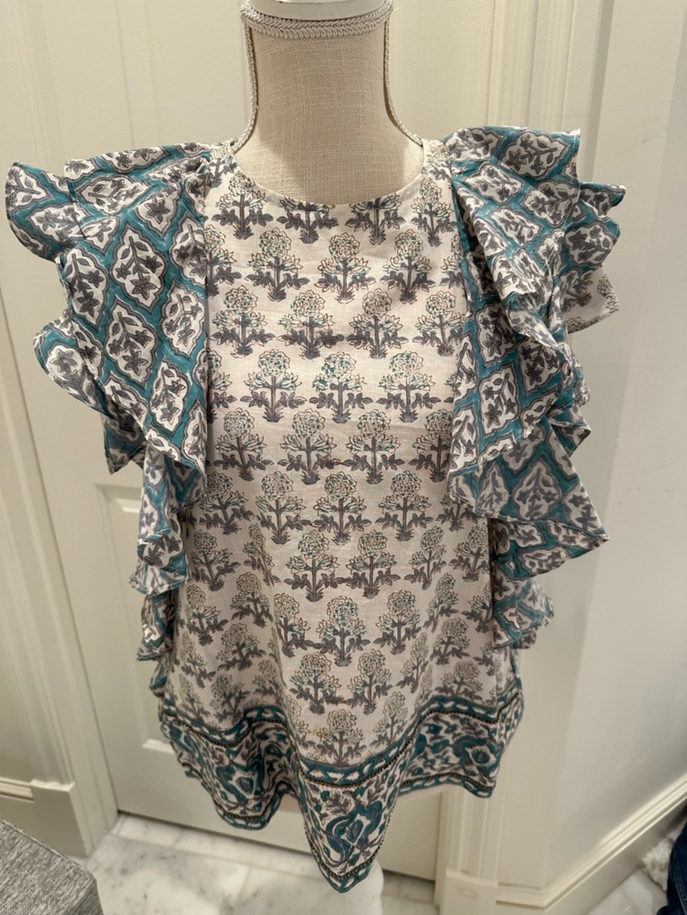 Just Bellinaruffled top
